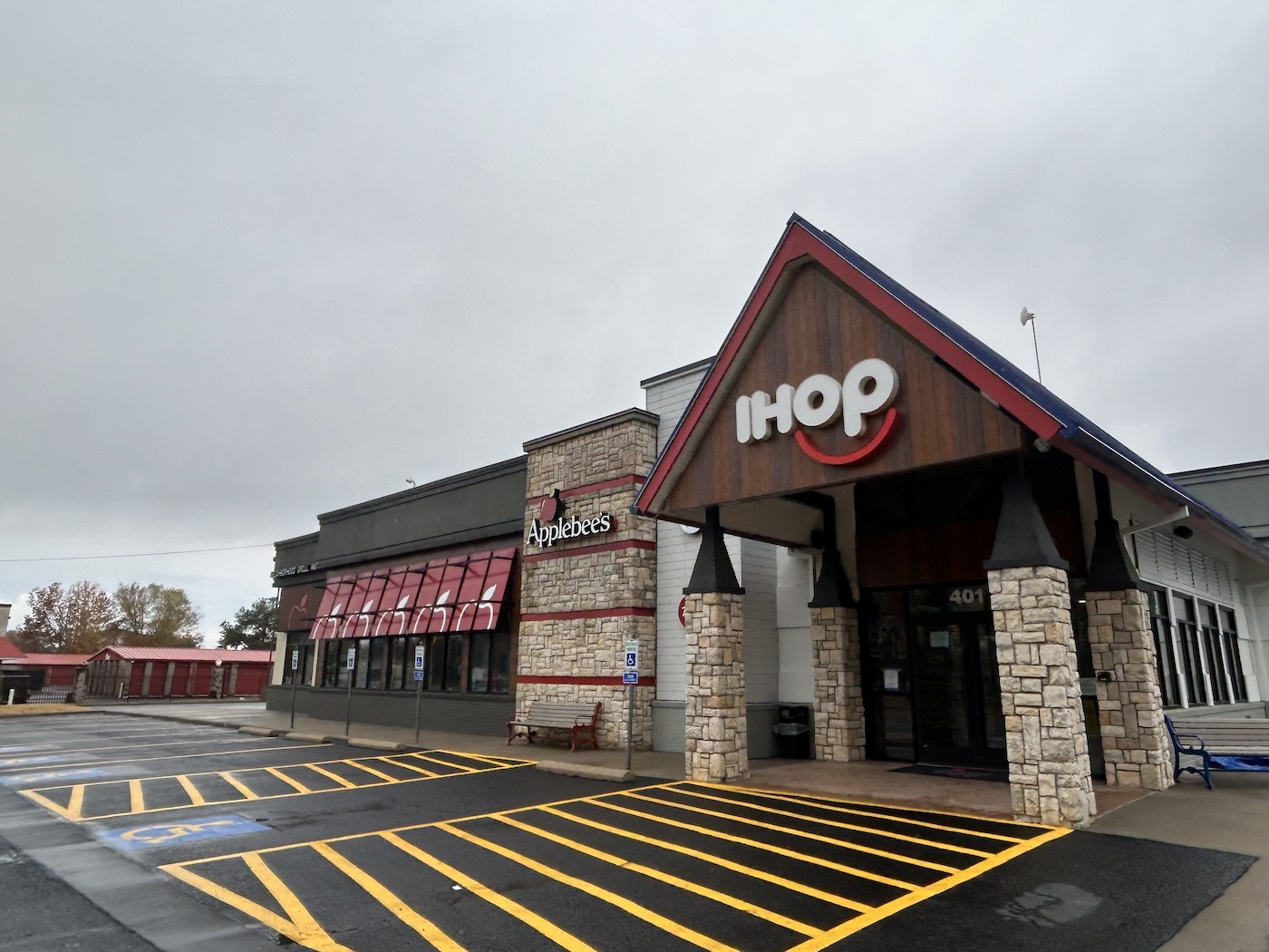 Applebee's | IHOP image